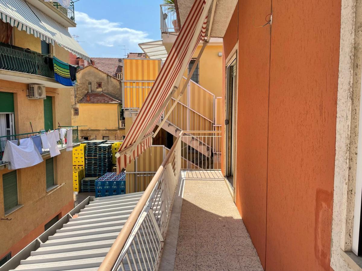 Apartamento Airaldi8 -Ex La Reggia- Trilocali In Centro A 50 M Dal Mare Alassio Exterior foto