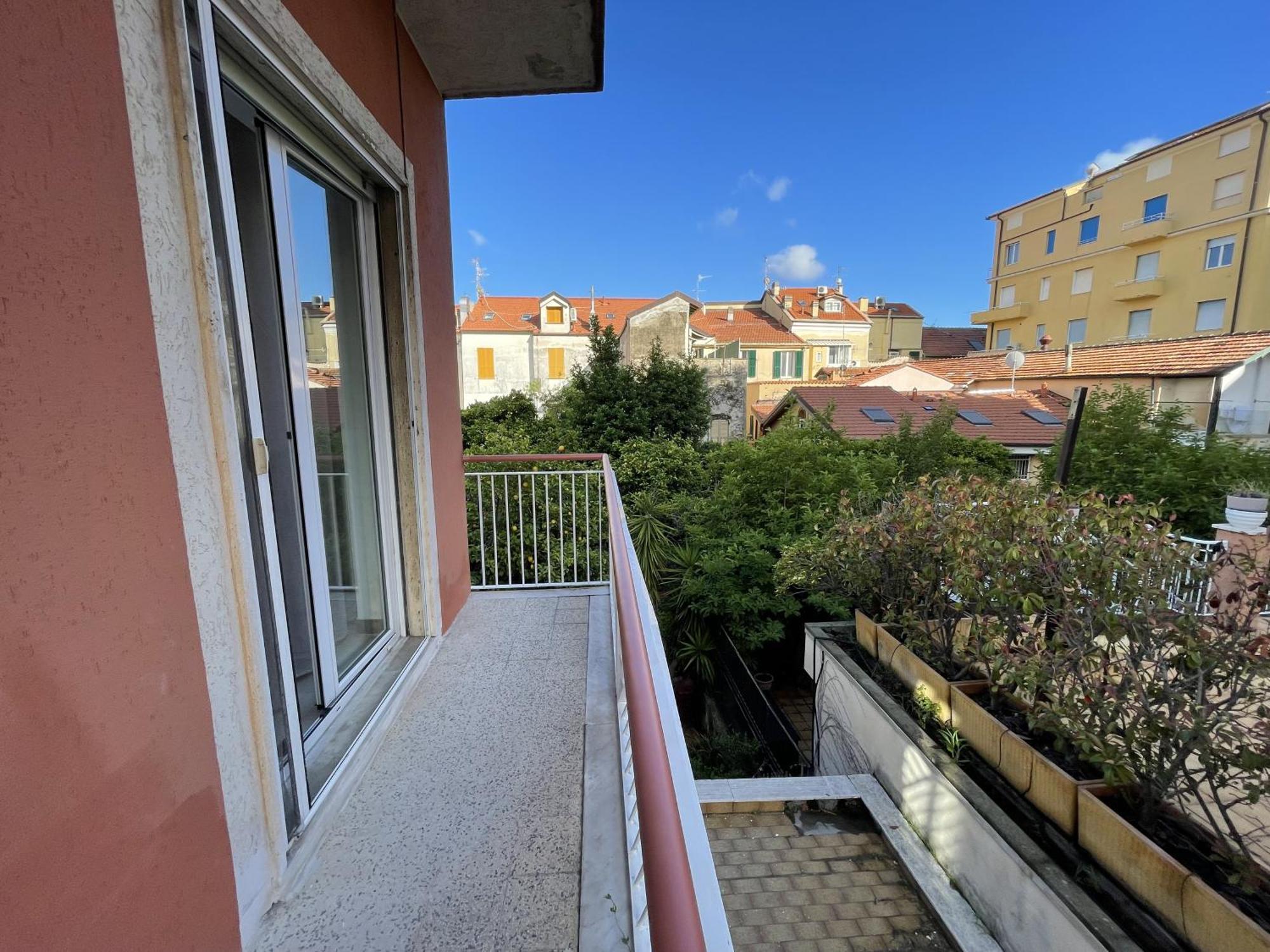 Apartamento Airaldi8 -Ex La Reggia- Trilocali In Centro A 50 M Dal Mare Alassio Habitación foto